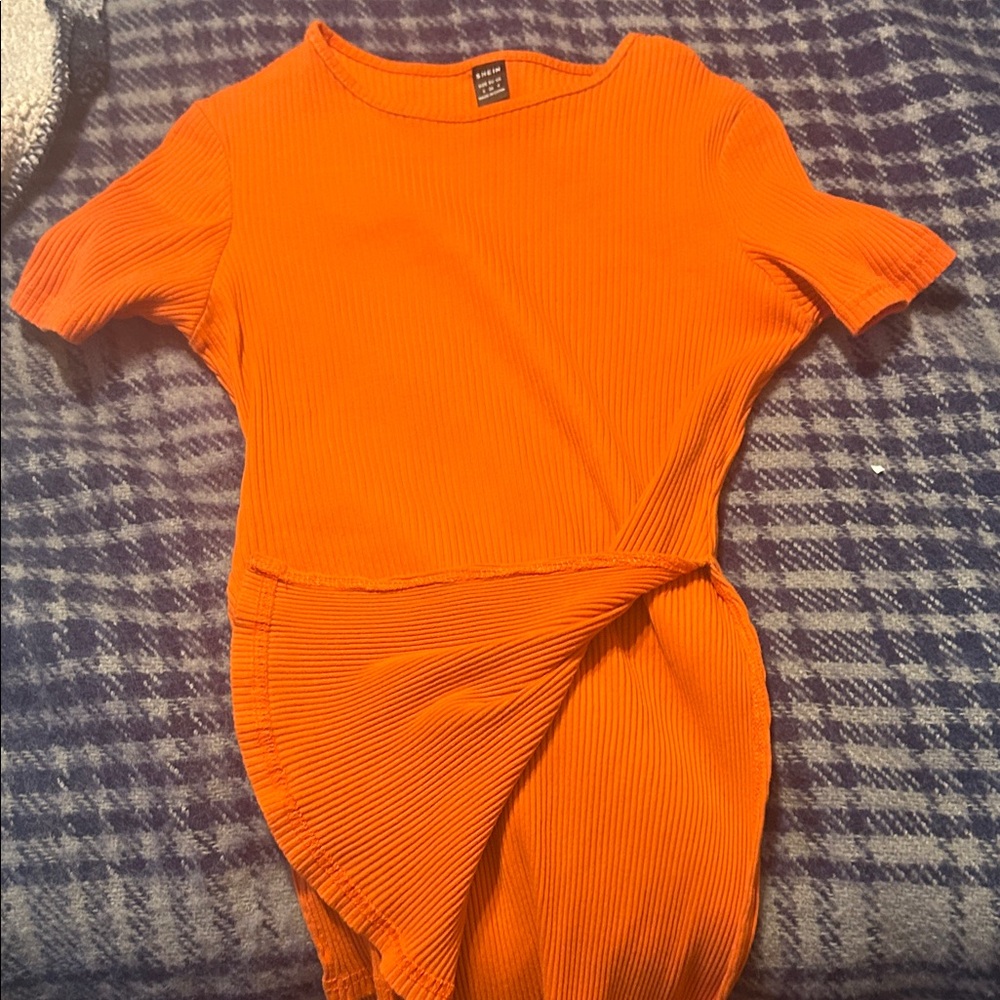 SHEIN Orange Short Sleeve Tee